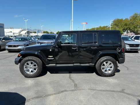 Used 2012 Jeep Wrangler Unlimited Sahara w/ Connectivity Group AWD/4WD image 9
