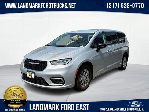 Used 2024 Chrysler Pacifica Touring-L FWD image 1