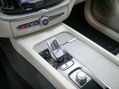 Certified 2024 Volvo XC60 T8 Ultimate w/ Protection Package Premier image 17