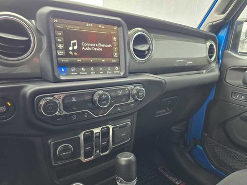 Used 2023 Jeep Wrangler Sahara AWD/4WD image 19
