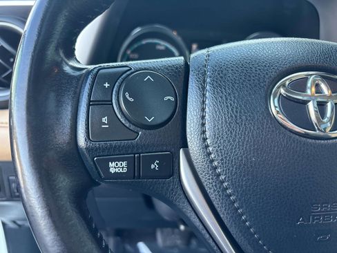 Used 2018 Toyota RAV4 Limited image 18