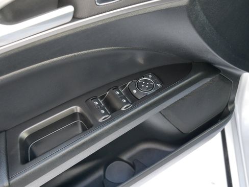 Used 2018 Ford Fusion SE w/ Fusion SE Technology Package image 19