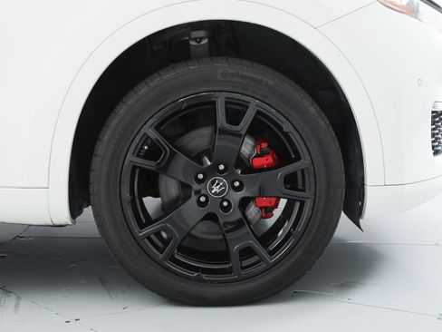 Certified 2022 Maserati Levante GT image 21