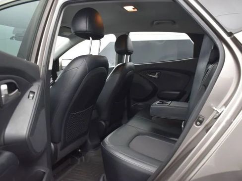 Used 2011 Hyundai Tucson GLS image 15