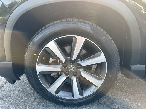 Used 2024 Honda Pilot Touring image 22