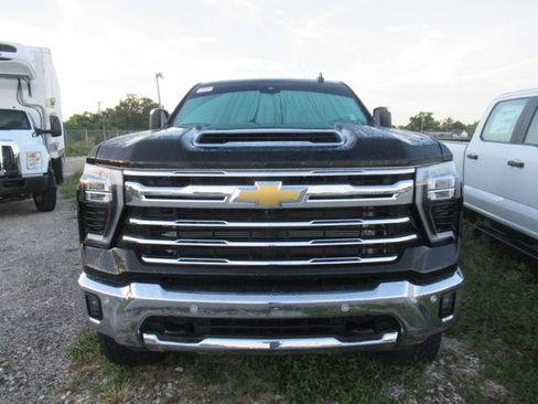 Used 2024 Chevrolet Silverado 2500 LTZ w/ LTZ Premium Package AWD/4WD image 2