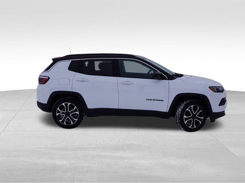 Certified 2022 Jeep Compass Limited image 4