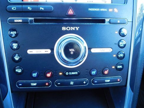 Used 2017 Ford Explorer Platinum AWD/4WD image 17