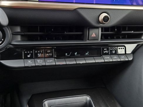 Used 2025 Toyota Crown Signia image 20