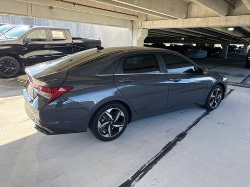 Used 2023 Hyundai Elantra Limited FWD image 17