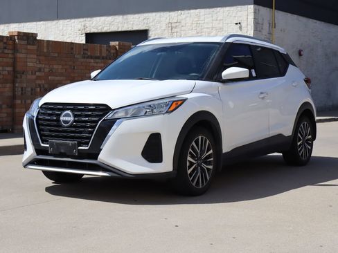 Used 2023 Nissan Kicks SV FWD image 2