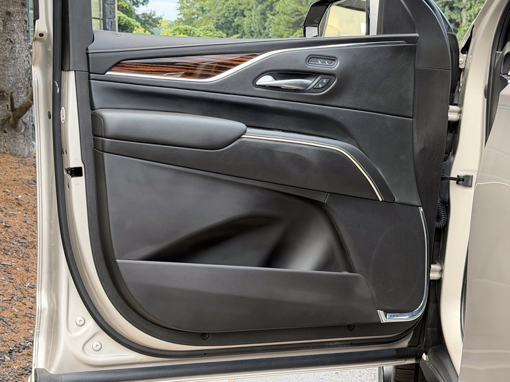 Used 2023 Cadillac Escalade Luxury RWD image 29