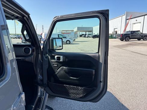 Used 2021 Jeep Gladiator Sport AWD/4WD image 40