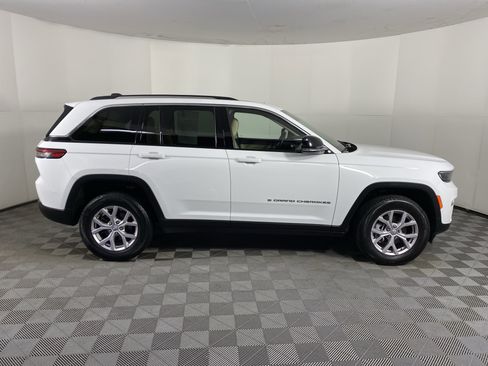 Used 2022 Jeep Grand Cherokee Limited image 8