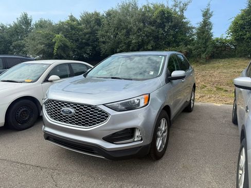 Certified 2023 Ford Edge SEL w/ Convenience Package AWD/4WD image 3