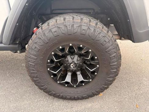 Used 2024 Jeep Gladiator Mojave w/ Steel Bumper Group image 30