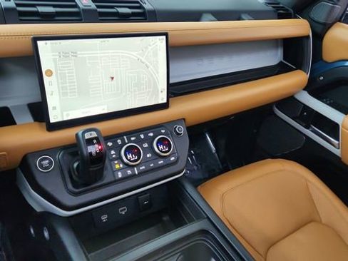 Used 2024 Land Rover Defender 110 SE image 45