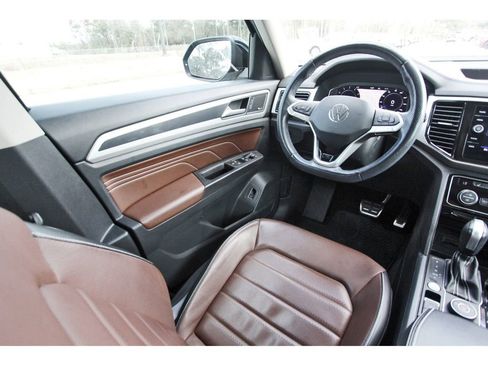 Used 2022 Volkswagen Atlas SEL Premium image 12