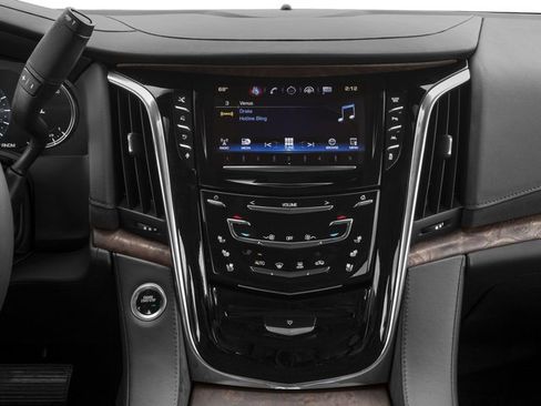 Used 2017 Cadillac Escalade ESV Premium Luxury AWD/4WD image 13