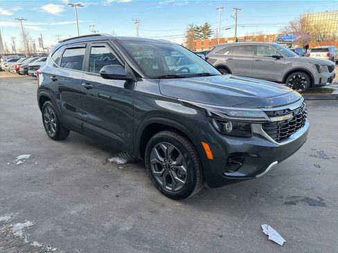 Certified 2024 Kia Seltos S image 3