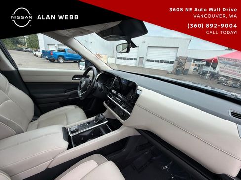 Used 2023 Nissan Pathfinder SL w/ SL Premium Package AWD/4WD image 18