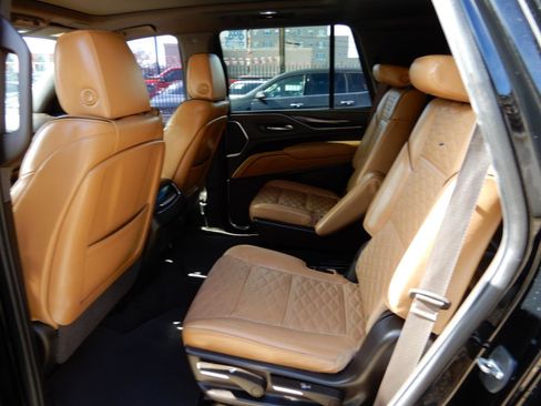 Used 2022 Cadillac Escalade Premium Luxury image 10