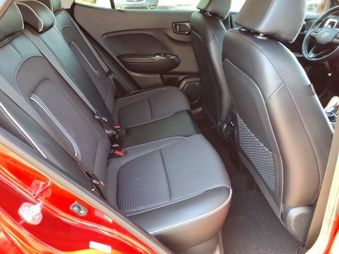 Certified 2024 Hyundai Venue Limited FWD image 14