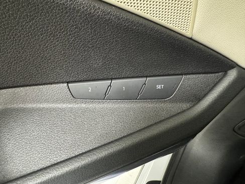 Used 2019 Audi e-tron Premium Plus image 28