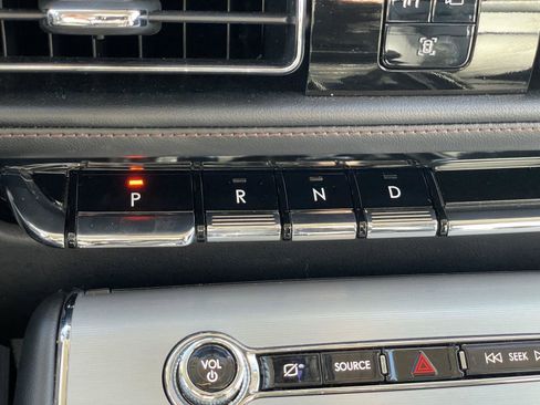 Used 2023 Lincoln Aviator AWD w/ Premium Package image 21