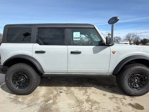 New 2026 Ford Bronco Badlands image 3