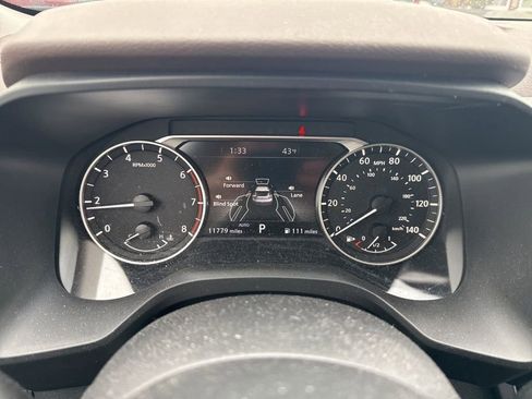 Used 2023 Nissan Rogue SL w/ SL Premium Package image 11