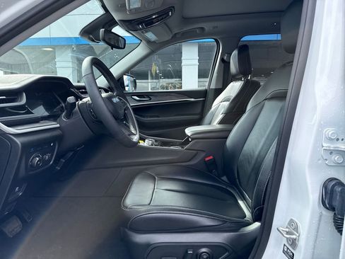 Used 2023 Jeep Grand Cherokee 4WD 4xe image 9