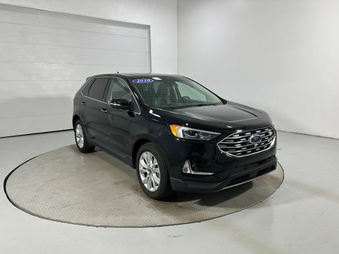 Used 2020 Ford Edge Titanium w/ Equipment Group 301A AWD/4WD image 2