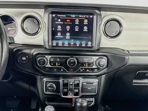 Used 2023 Jeep Wrangler Unlimited Sahara AWD/4WD image 15