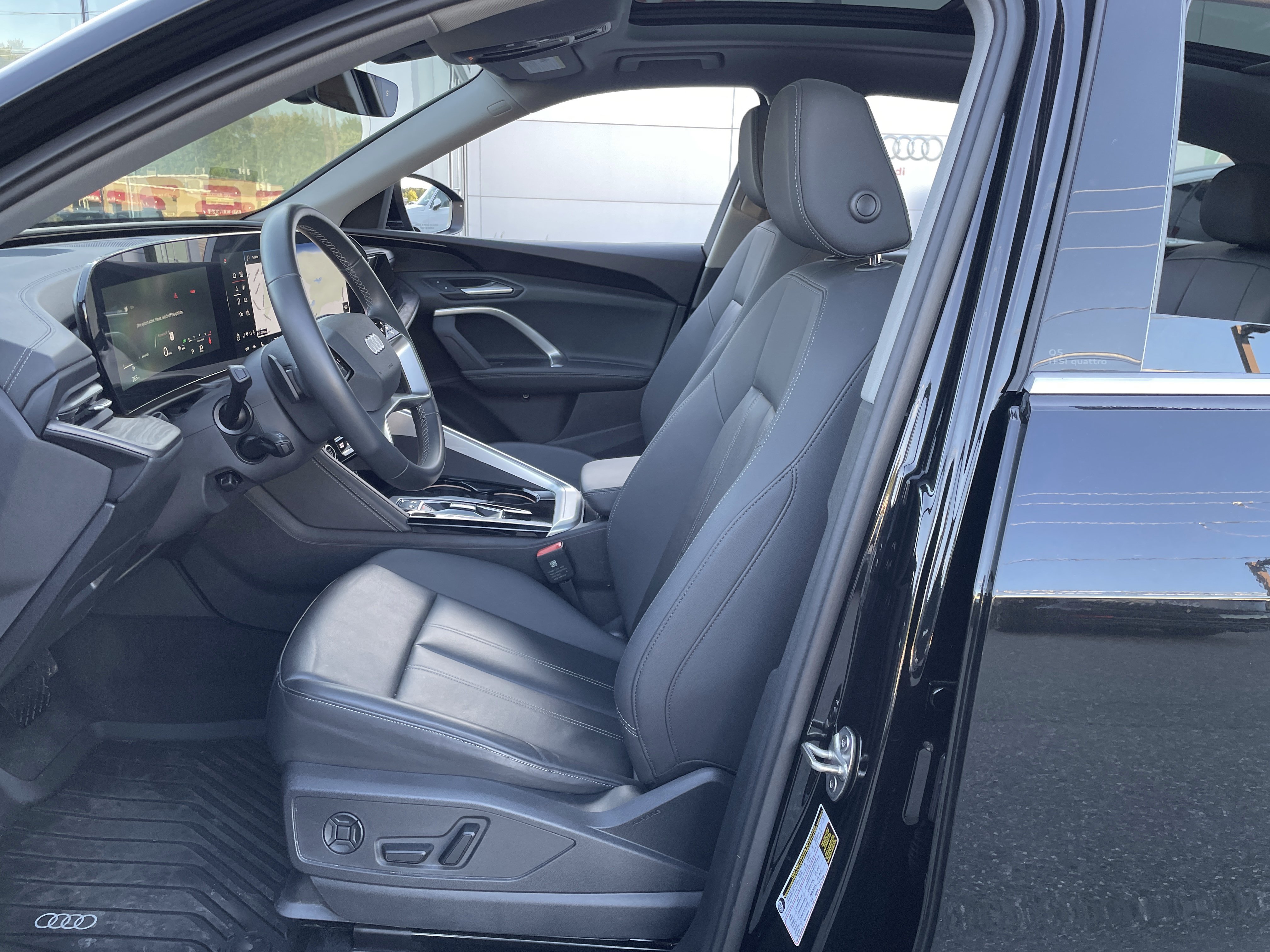 Certified 2025 Audi Q5 Premium w/ Convenience Package AWD/4WD image 7