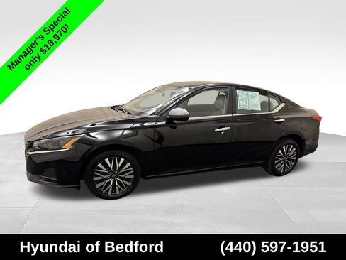 Used 2025 Nissan Altima 2.5 SV AWD/4WD image 9