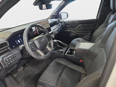 Used 2025 Toyota 4Runner TRD Off-Road Premium AWD/4WD image 13