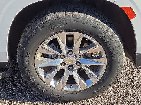 Used 2023 Chevrolet Suburban Premier image 11