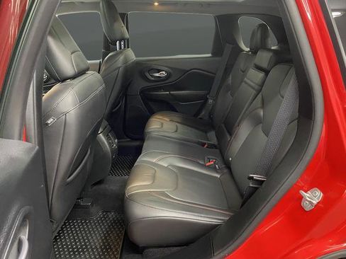 Used 2019 Jeep Cherokee Trailhawk image 33