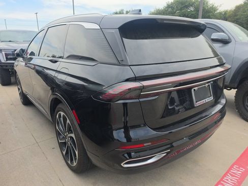 Used 2024 Lincoln Nautilus Black Label AWD/4WD image 3