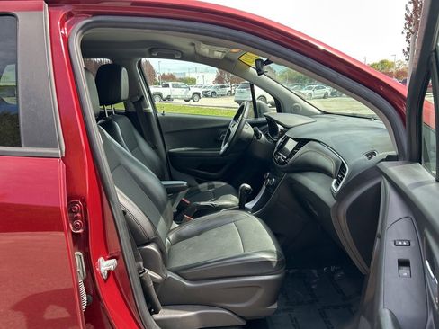 Used 2021 Chevrolet Trax LT w/ Sport Edition image 37