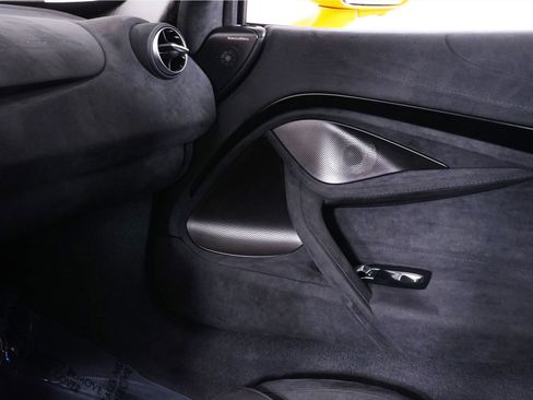 Used 2025 McLaren 750S RWD image 23