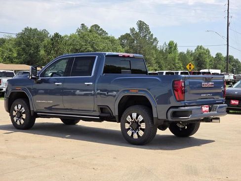 New 2026 GMC Sierra 2500 Denali w/ Denali Reserve Package AWD/4WD image 4