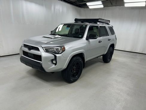 Used 2021 Toyota 4Runner Venture w/ Moonroof Package AWD/4WD image 2