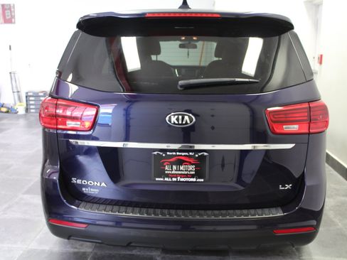 Used 2019 Kia Sedona LX image 5