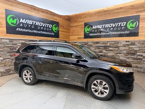 Used 2014 Toyota Highlander XLE AWD/4WD image 3
