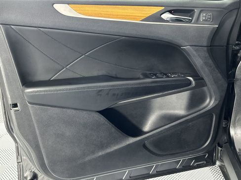 Used 2019 Lincoln MKC Reserve FWD image 29