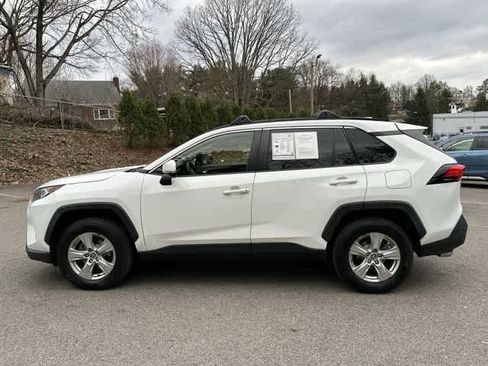 Used 2020 Toyota RAV4 XLE w/ Convenience Package image 2