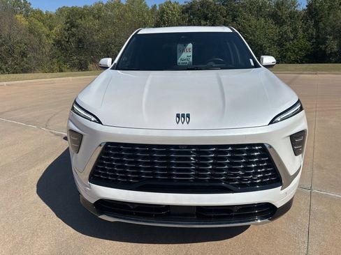 Certified 2025 Buick Enclave Avenir w/ Super Cruise Package image 8