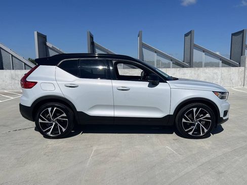 Used 2021 Volvo XC40 T5 R-Design w/ Advanced Package AWD/4WD image 4
